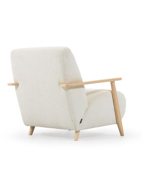 Кресло Meghan из белой ткани букле с ножками из массива ясеня
